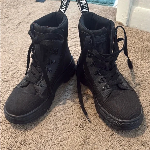 Doc martens EUC size 7-7.5 - Picture 1 of 5